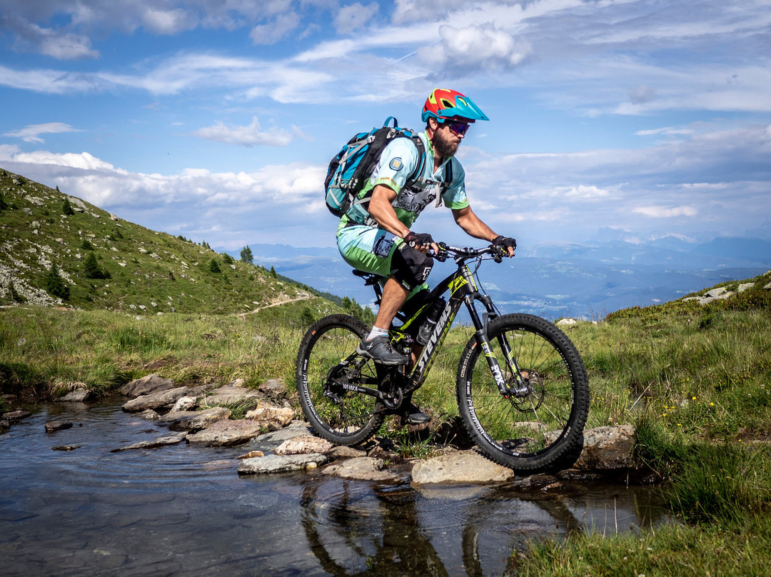 Bikeacademy Lana-拉纳必去景点