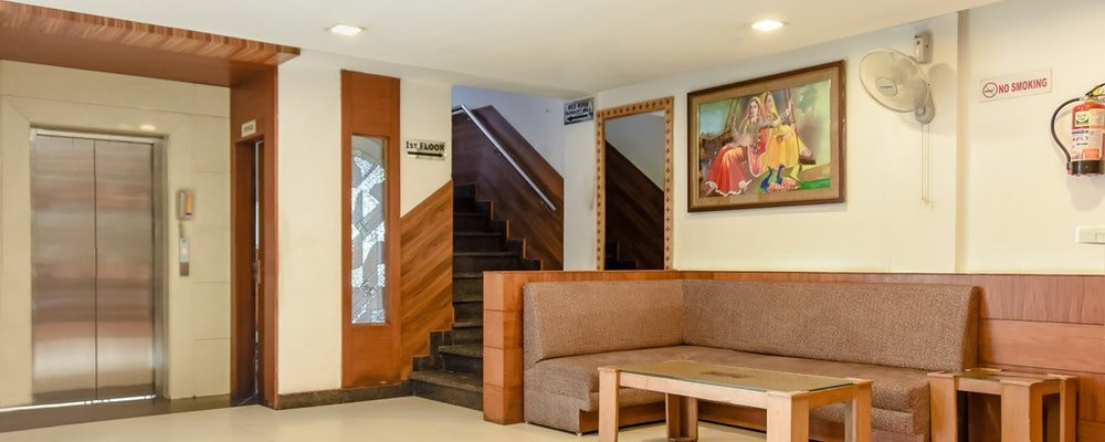 Treebo Trend Red Petal主图