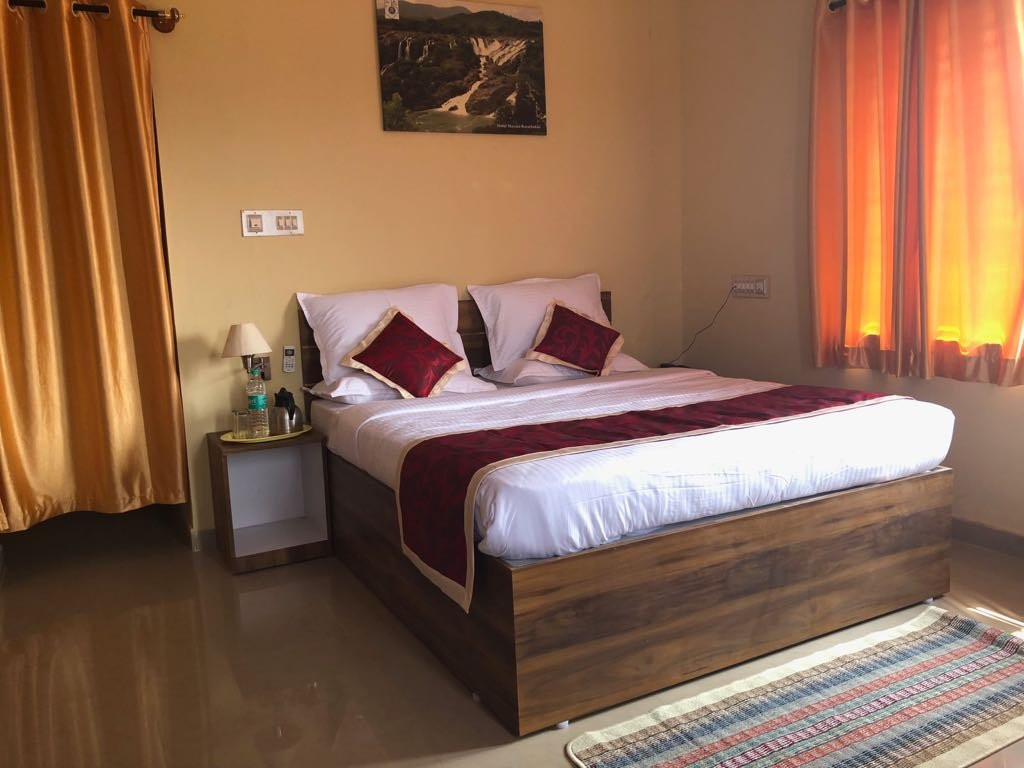 Hotel Mayura Bharachukki主图