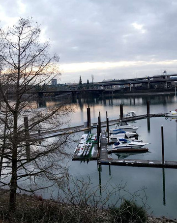 金普顿河畔酒店主图