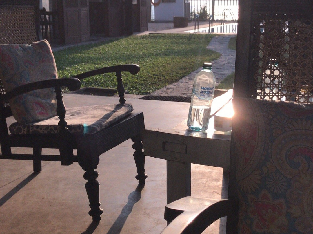 Six Degrees North主图