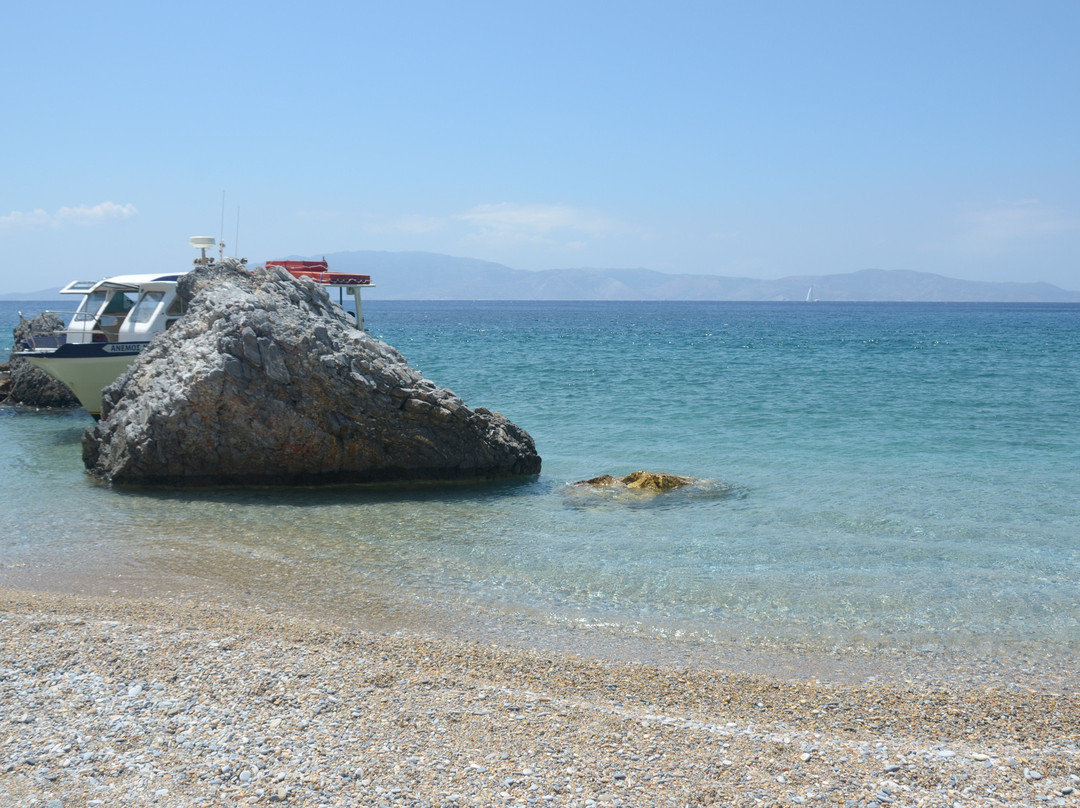 Karvounolakos Beach-Irakleia必去景点