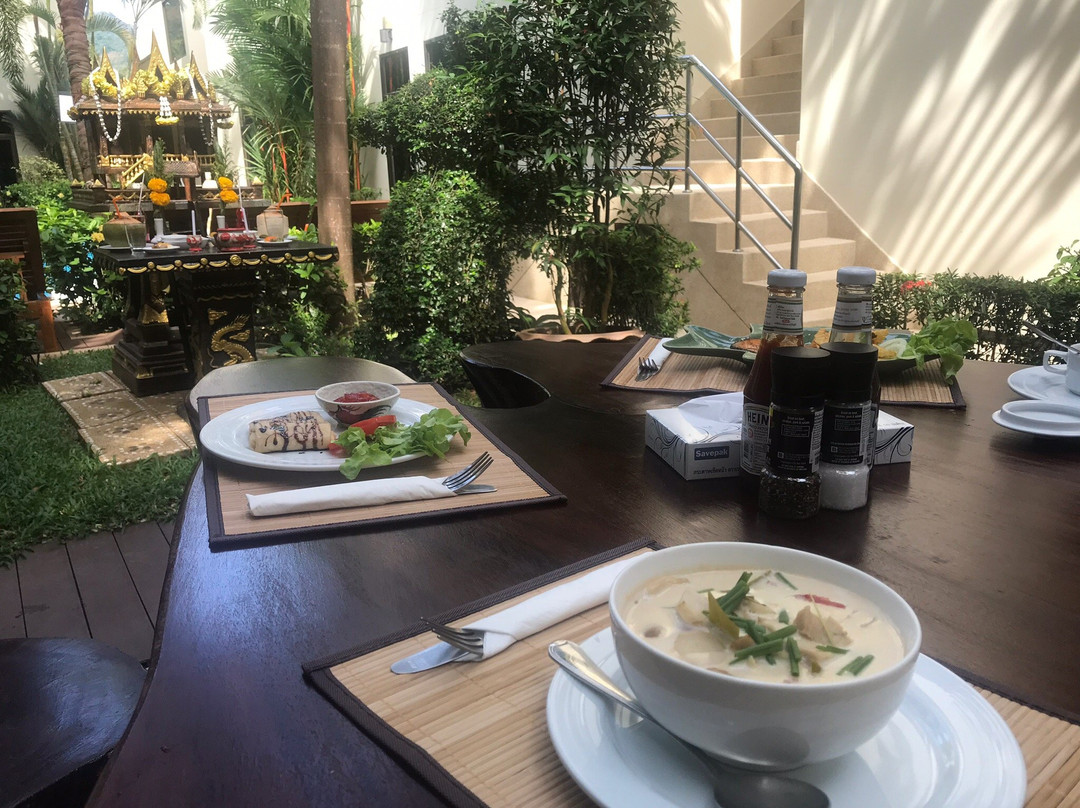 棕榈绿洲精品酒店主图