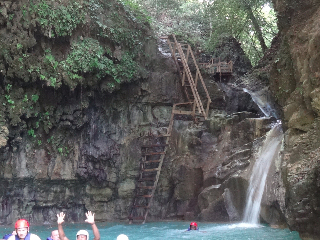 27 Waterfalls of Damajagua景点图片