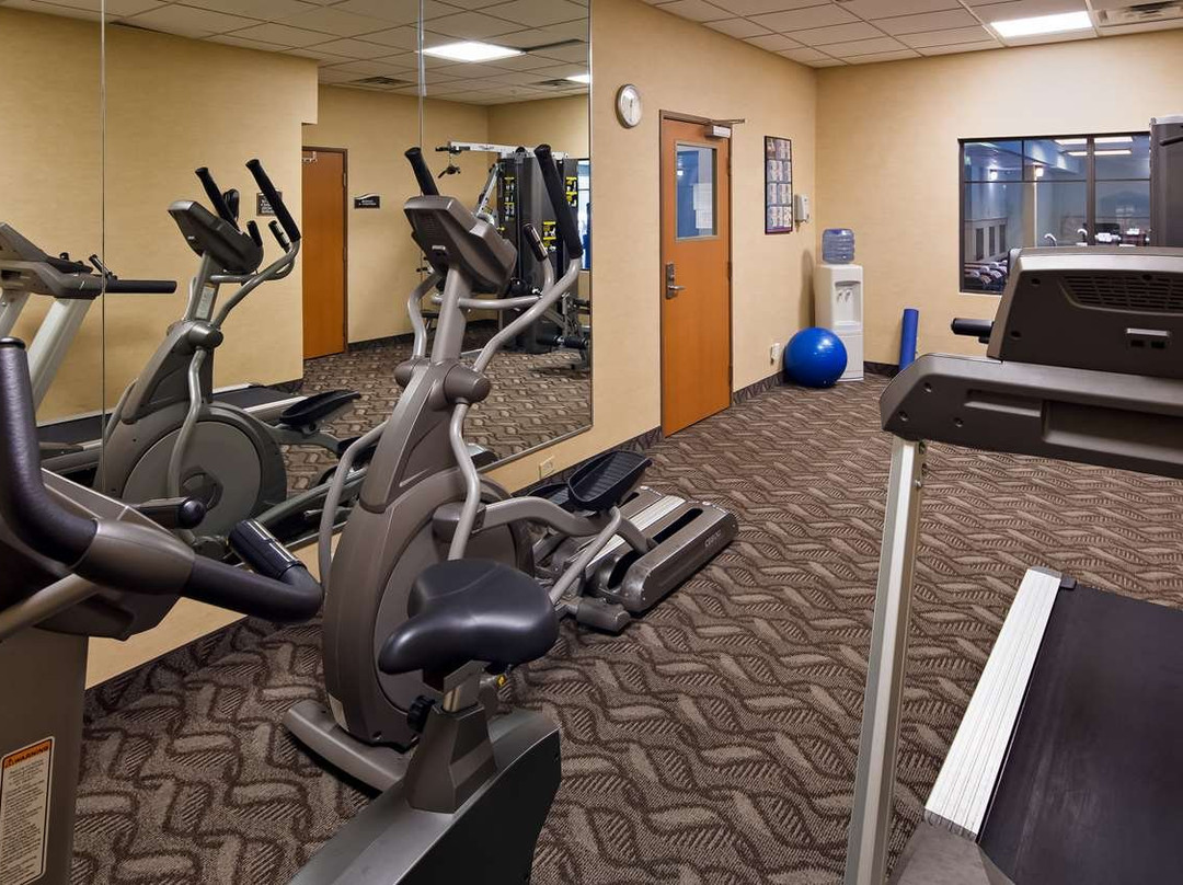 Portage Hotel & Suites主图