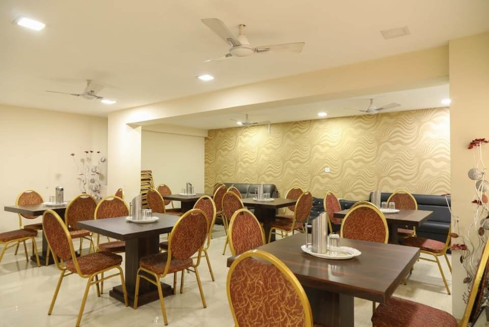 OYO Flagship 14060 Orient Inn Sadar主图
