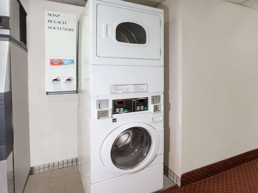 马利耶塔速8酒店主图