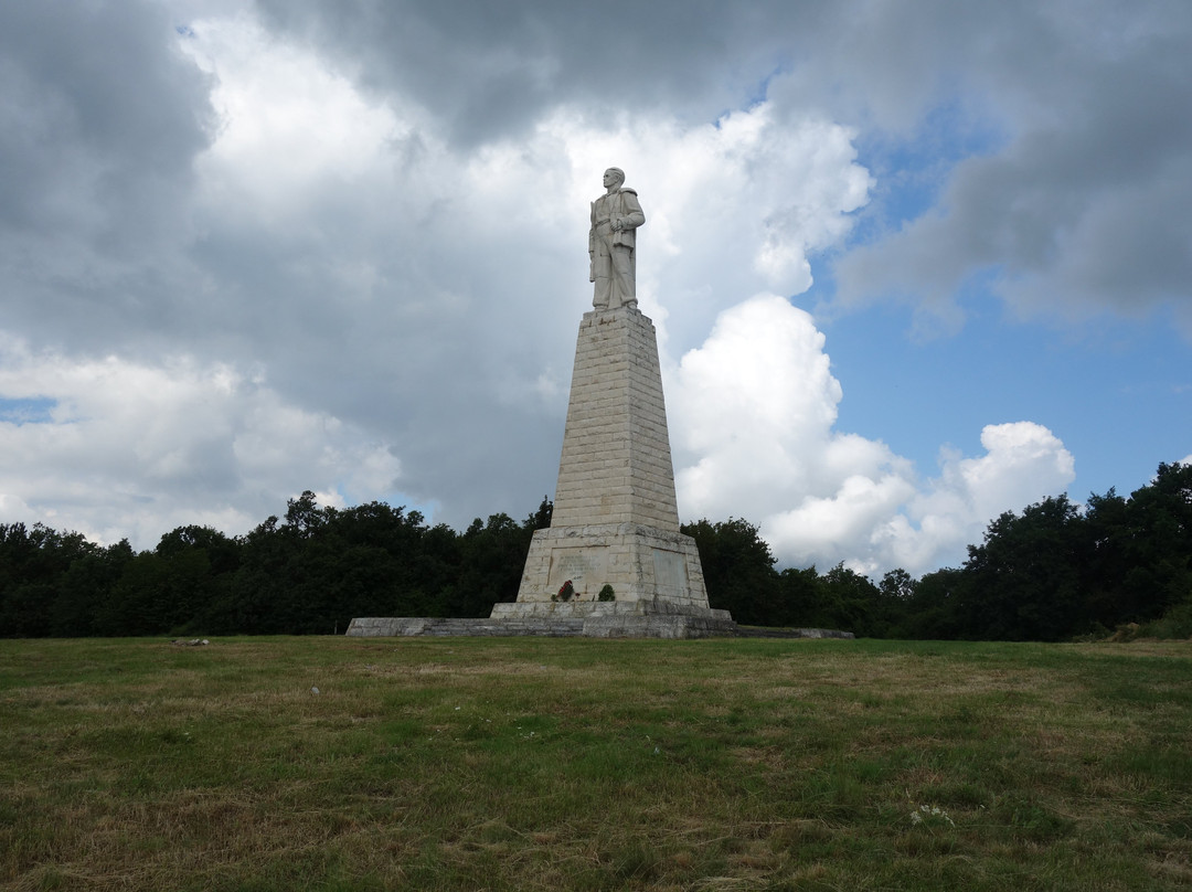 Monument of Gavril Genov景点图片