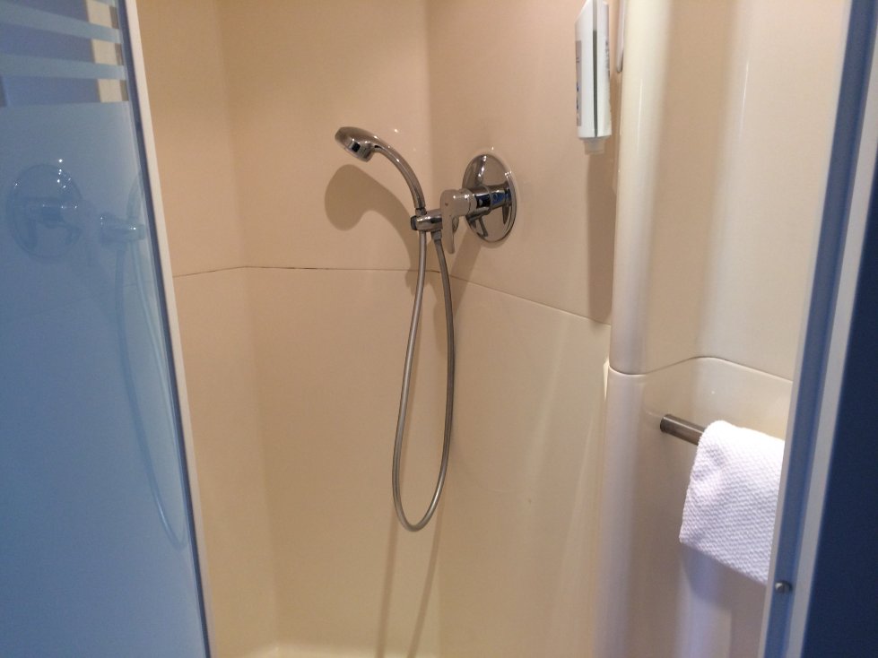 宜必思快捷兰斯泰罗斯酒店-浴室