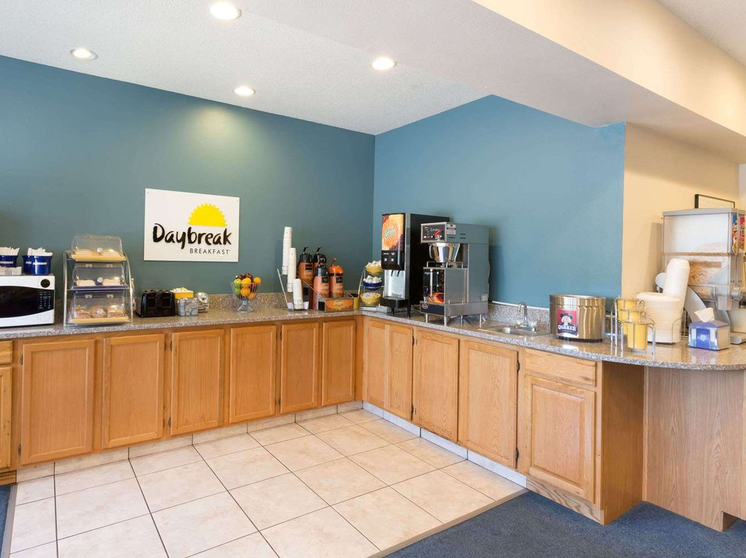 Reston Inn & Suites主图