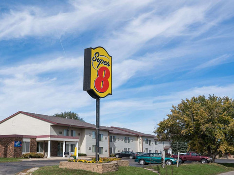 奥瓦通纳速8酒店主图