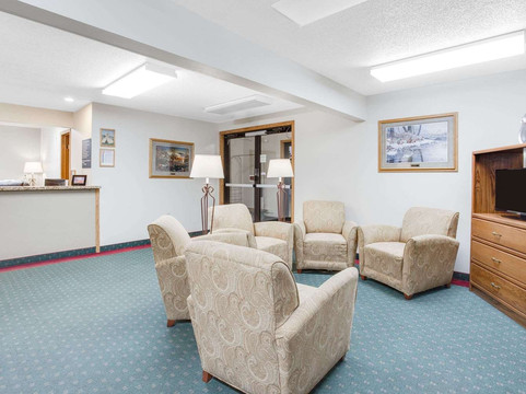 奥尔温速8酒店主图