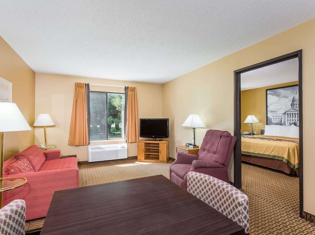 Super 8 by Wyndham Sun Prairie/Madison E主图