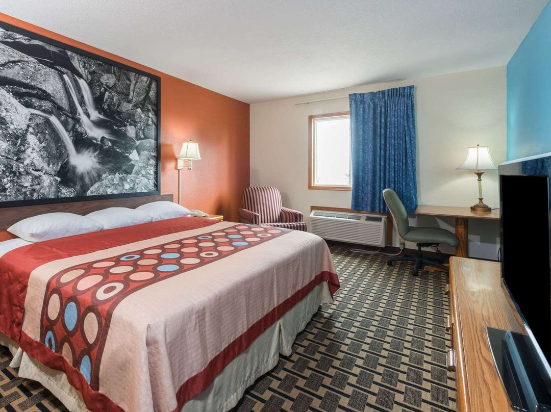 Super 8 by Wyndham Staunton主图