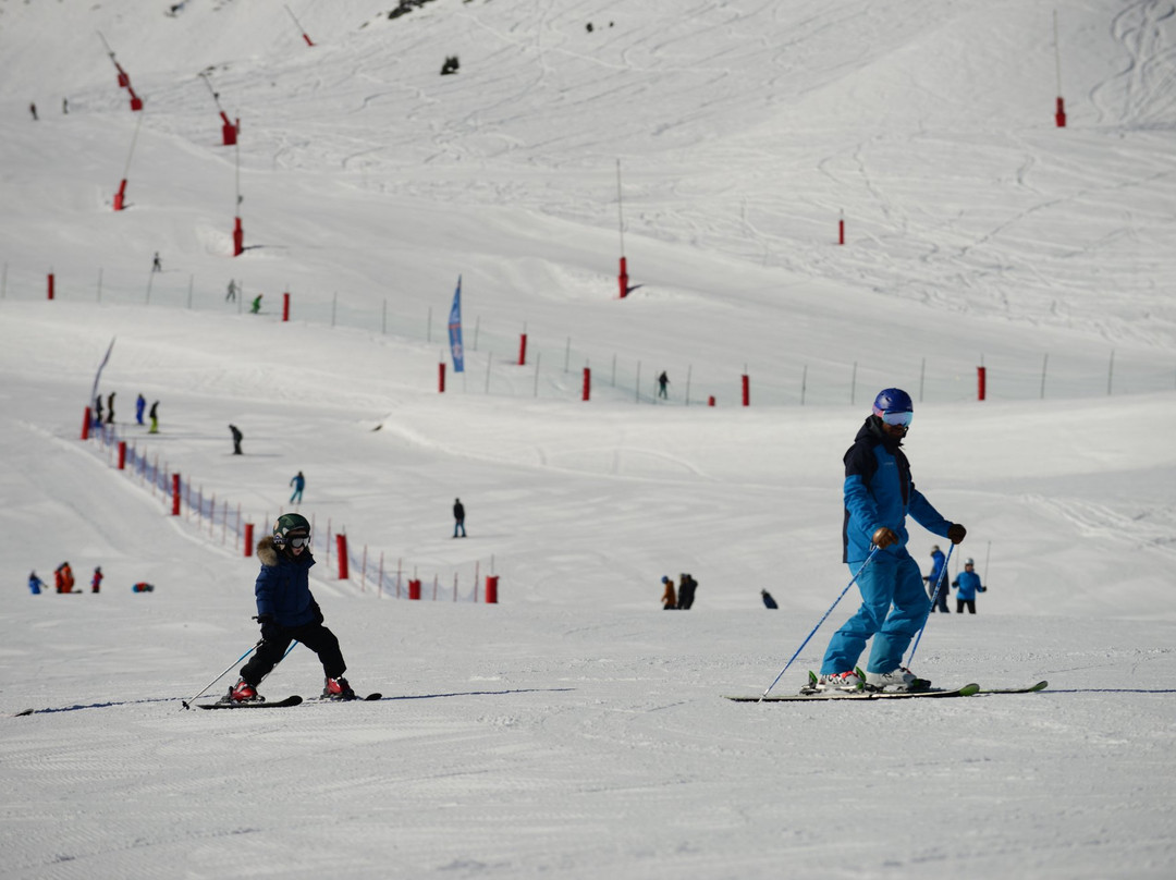 Supreme Ski & Snowboard School景点图片