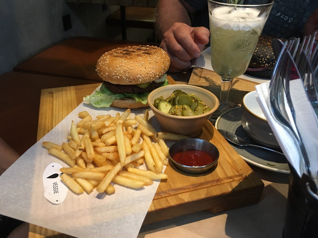 Poltava餐馆和美食-Shade Burger