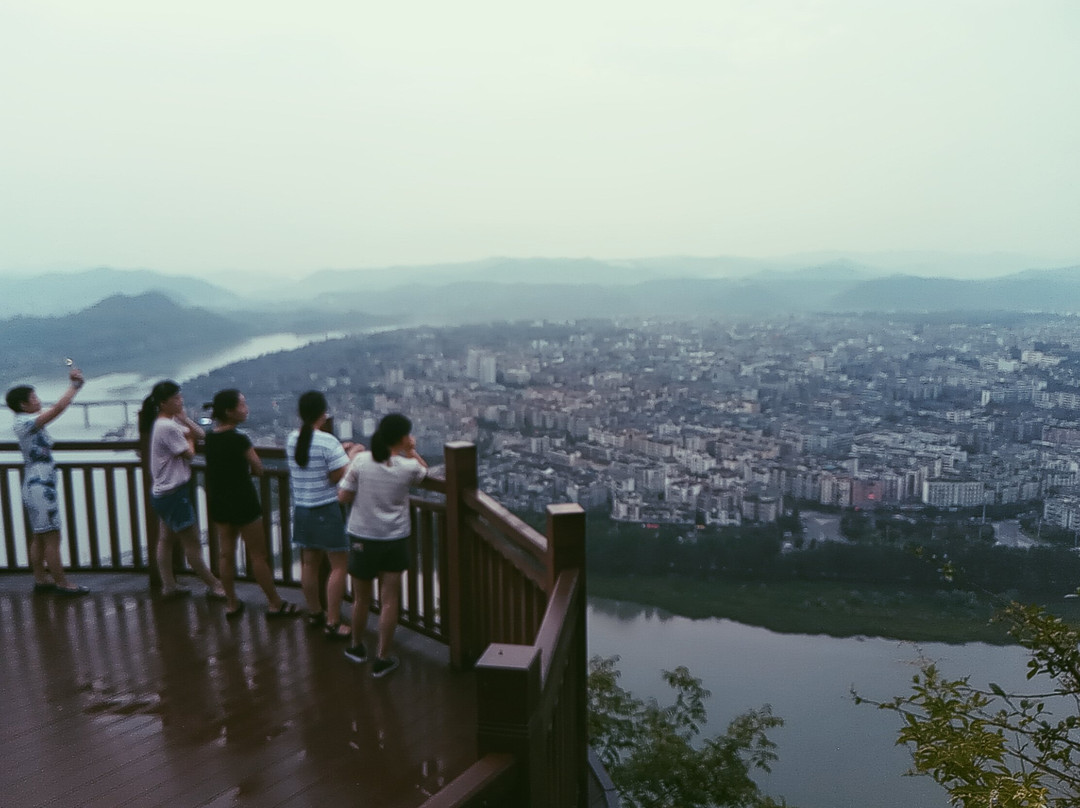 阆中白塔-阆中市必去景点