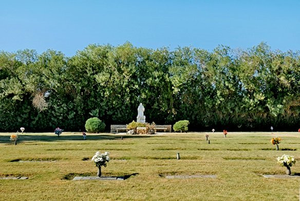 West Resthaven Funeral Home and Park Cemetery-格兰岱尔必去景点