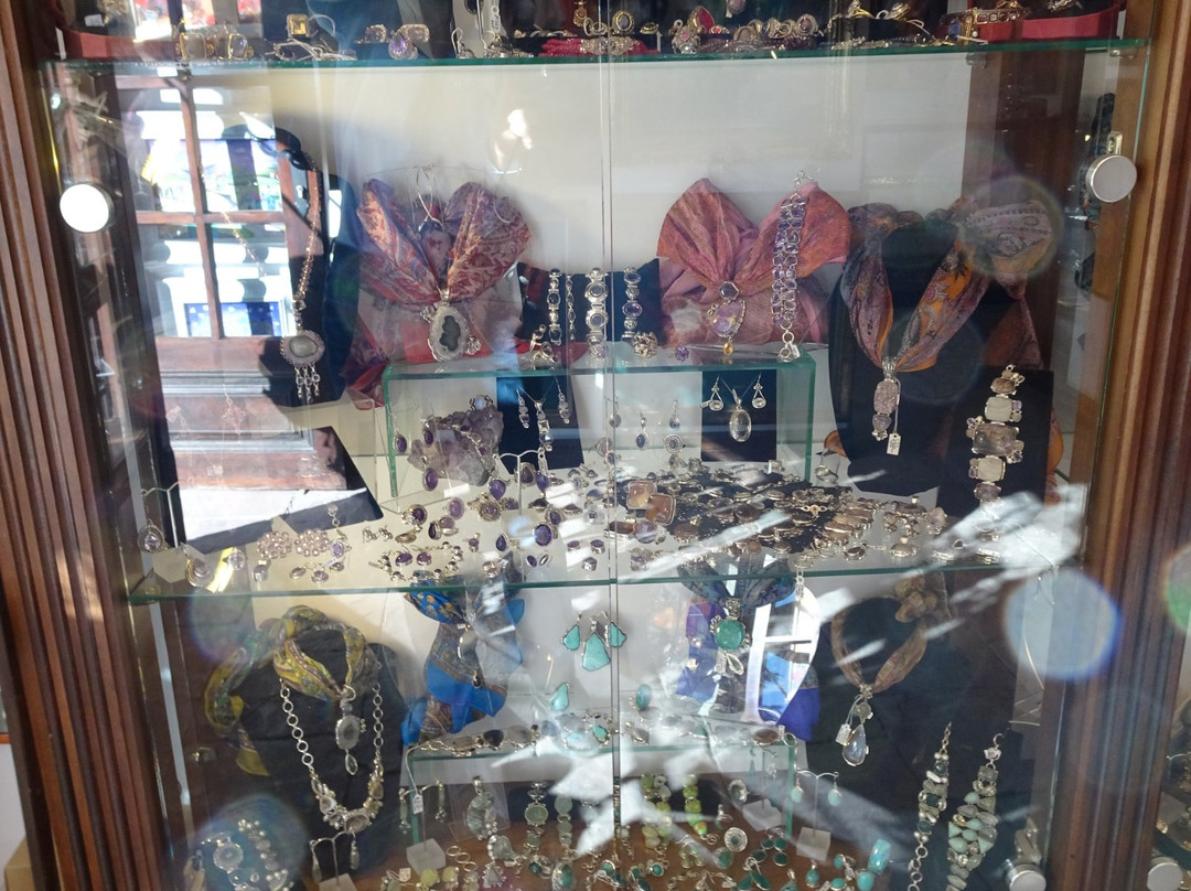 Artissimo Art Gallery-大特尔诺沃必去景点