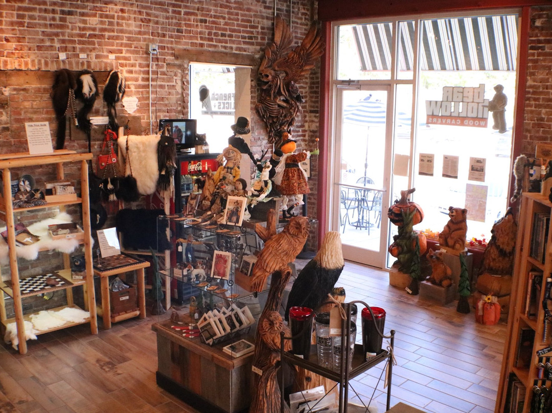 Bear Hollow Wood Carvers-French Lick必去景点