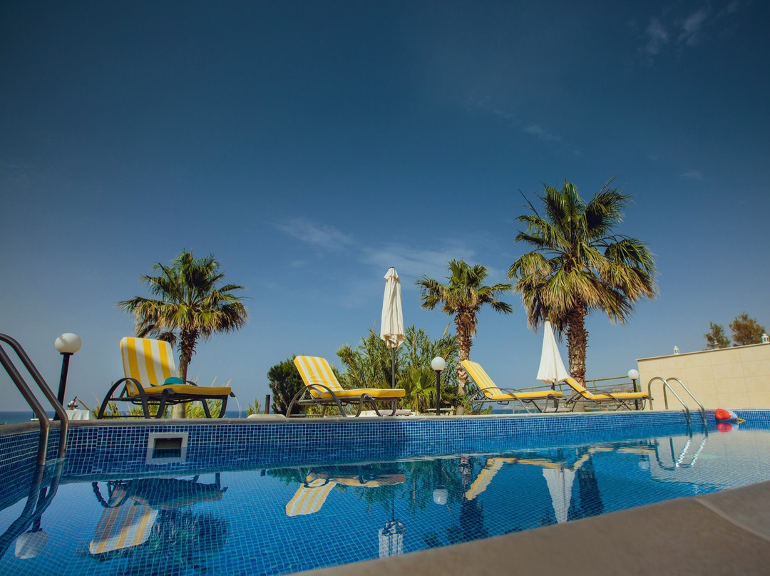 Tpoulorotsos Beach-Pomos必去景点