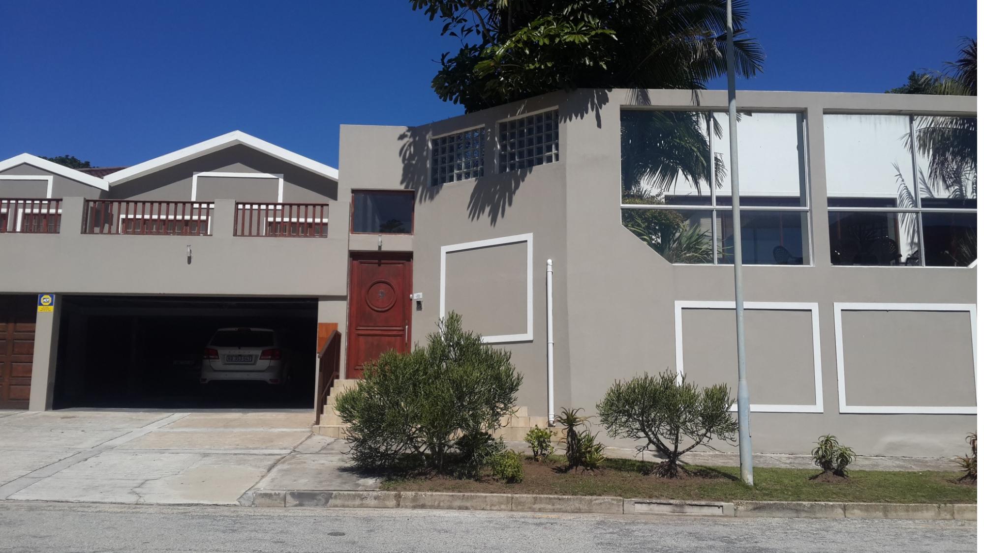 At Nine Ferndale Road-官方