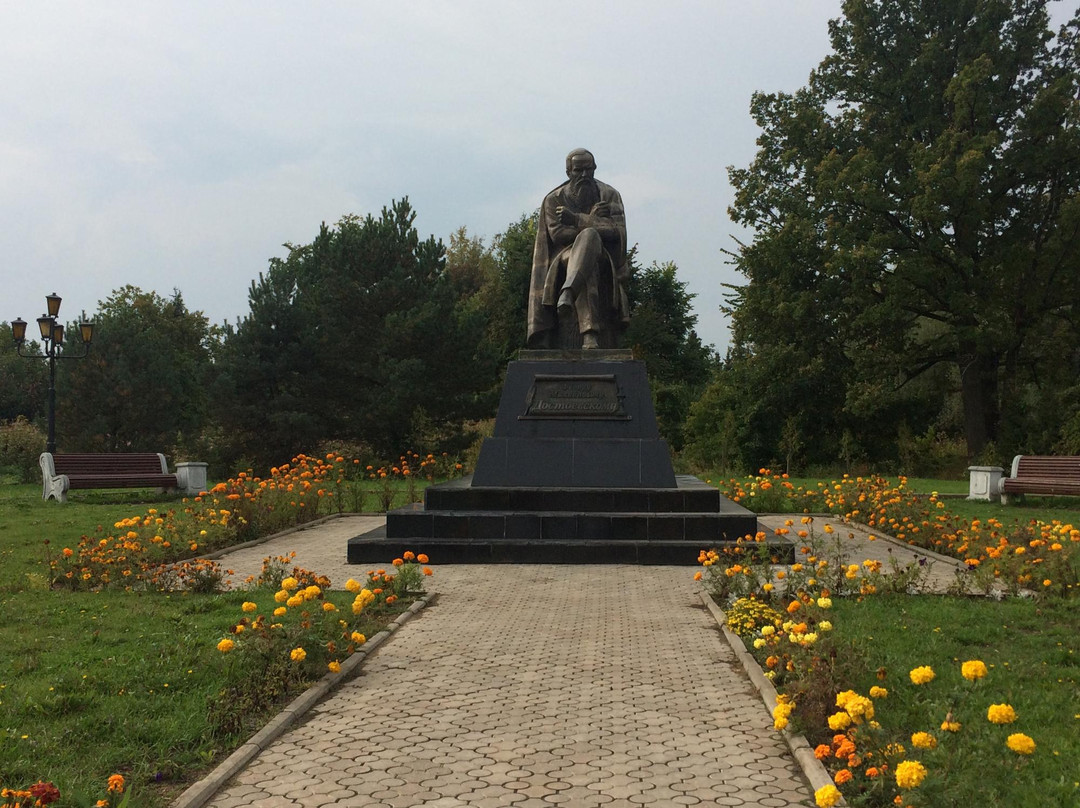 Dostoyevskiy Statue景点图片