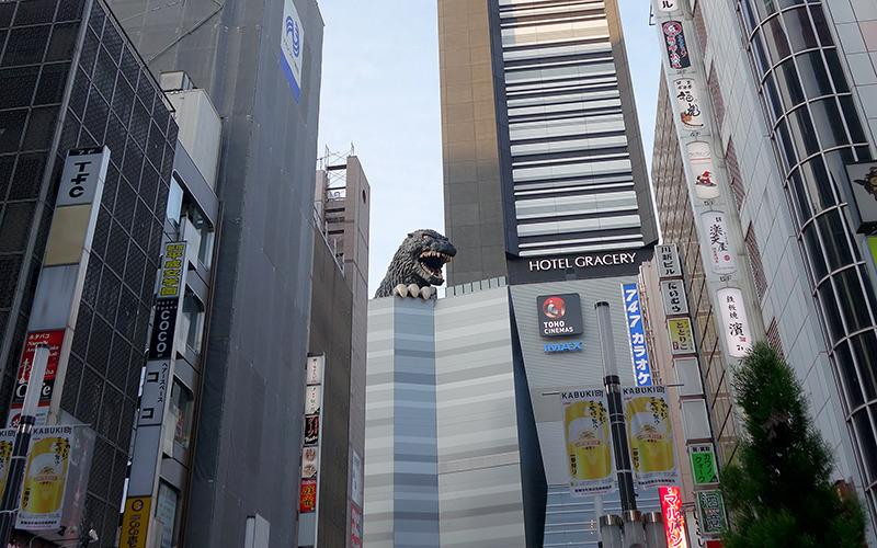 新宿哥斯拉等比头雕-Kabukicho必去景点