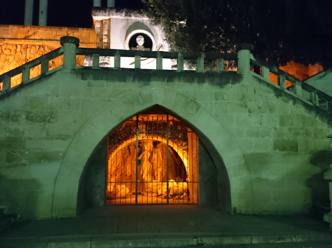 Statute of the Demon景点图片