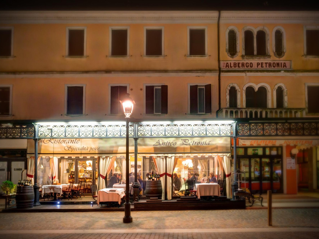 Antico Petronia