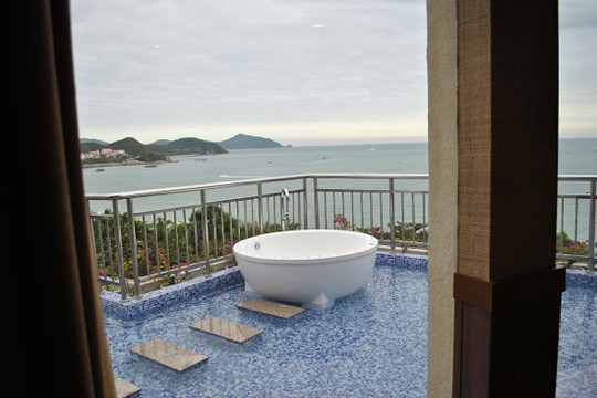 三亚鹿颐海景酒店（大东海海水浴场店）主图