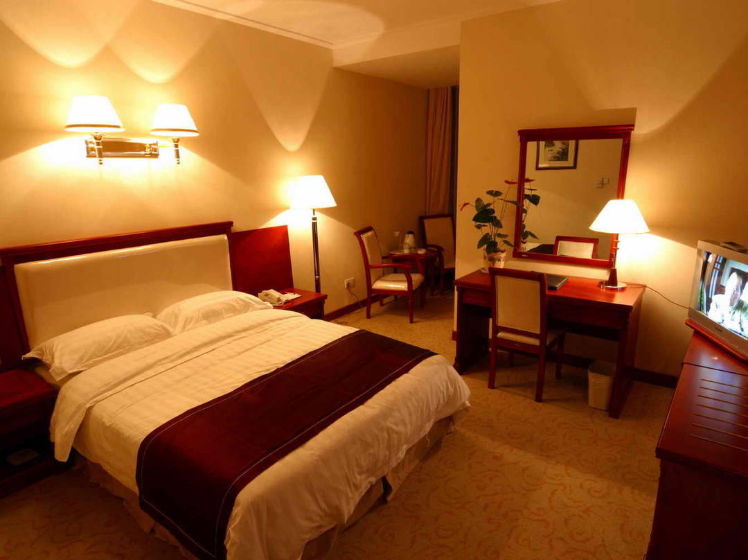 光明大酒店主图