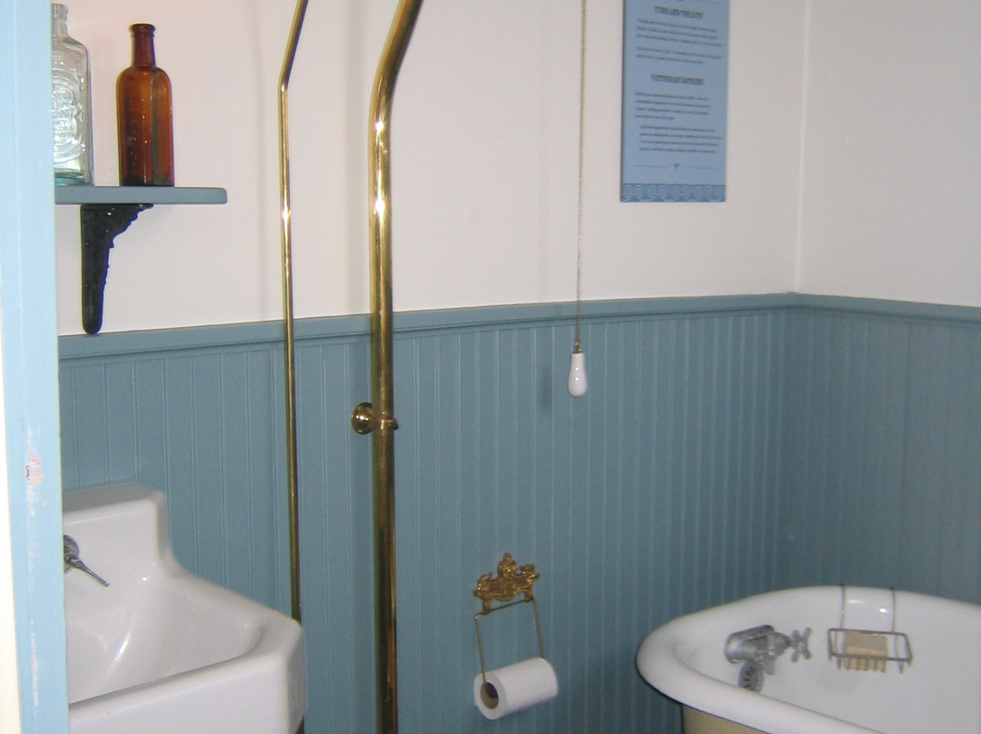 Astor House Galleries-戈尔登必去景点