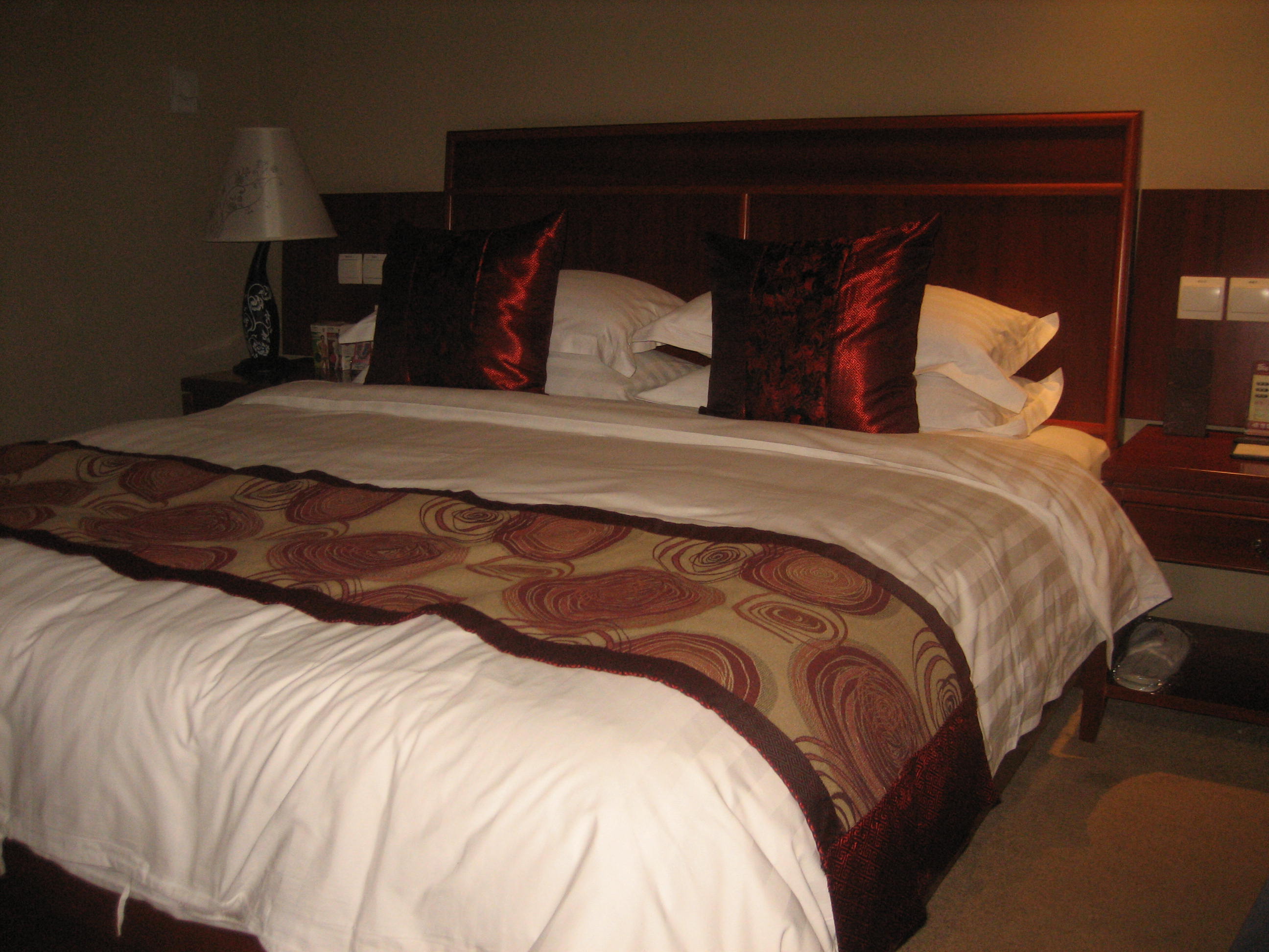 龙浦大酒店-客卧