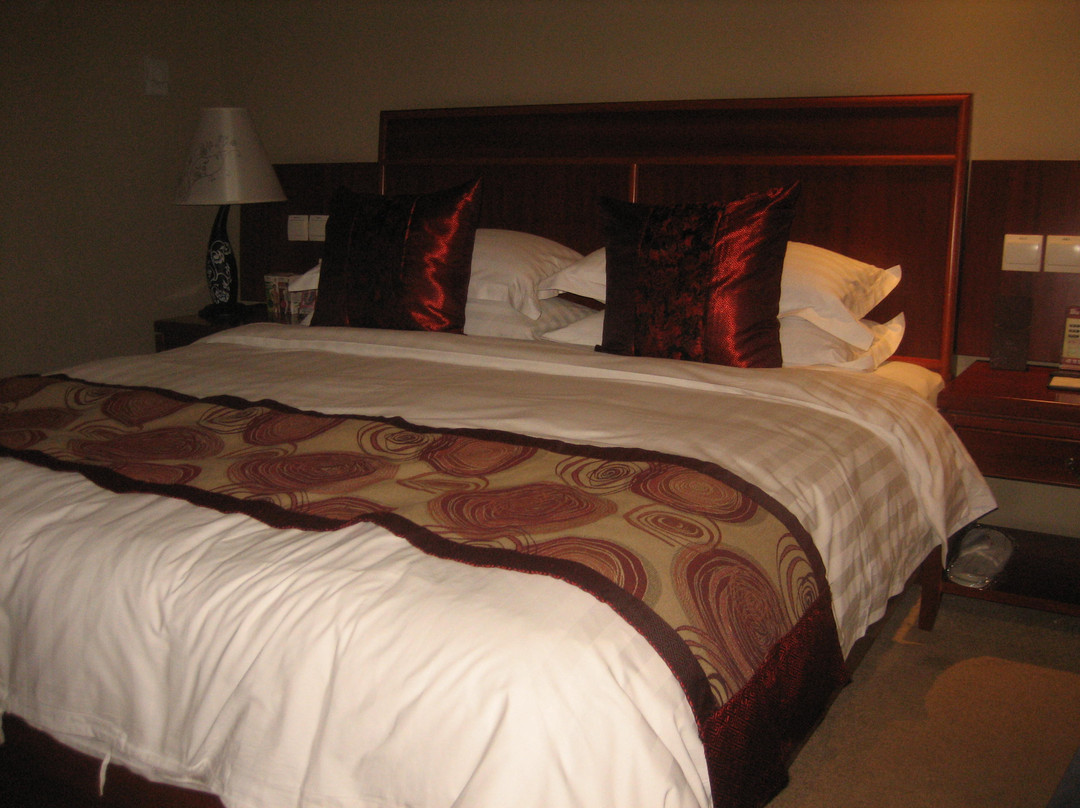 龙浦大酒店主图