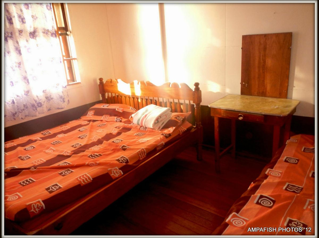 Pines Kitchenette and Inn