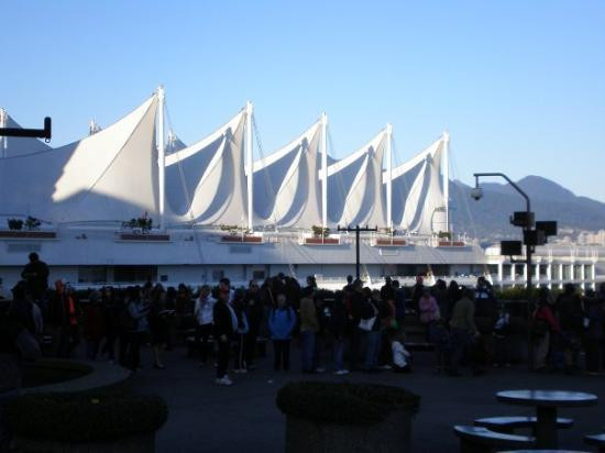 加拿大广场-温哥华必去景点