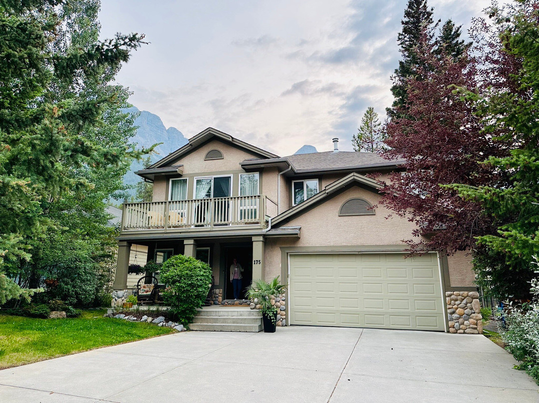 Off Our Rockies Bed and Breakfast主图