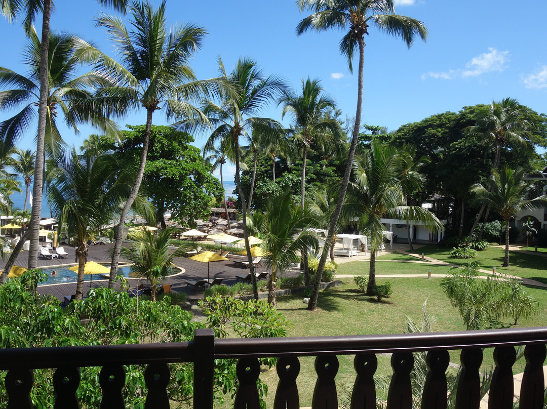 皇家海滩酒店主图