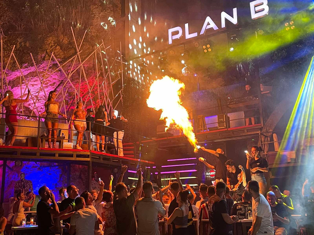 Plan B pub-乌尔齐尼必去景点