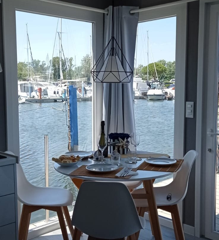 Marina Degli Estensi Floating Resort