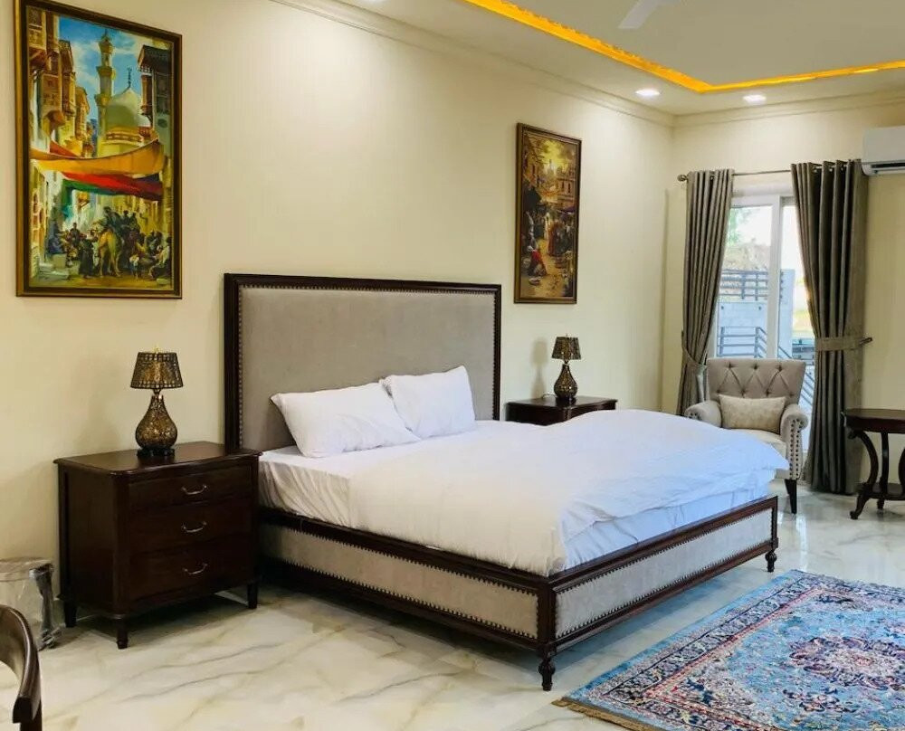 Hidden Hills Hotel & Resort