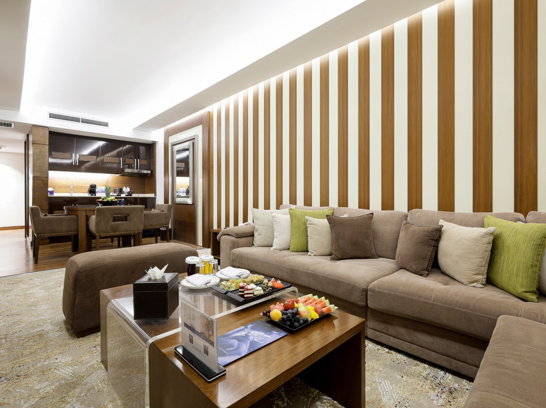 Babylon Rotana Hotel主图