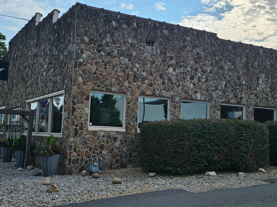 Barnwood Living-White Sulphur Springs必去景点