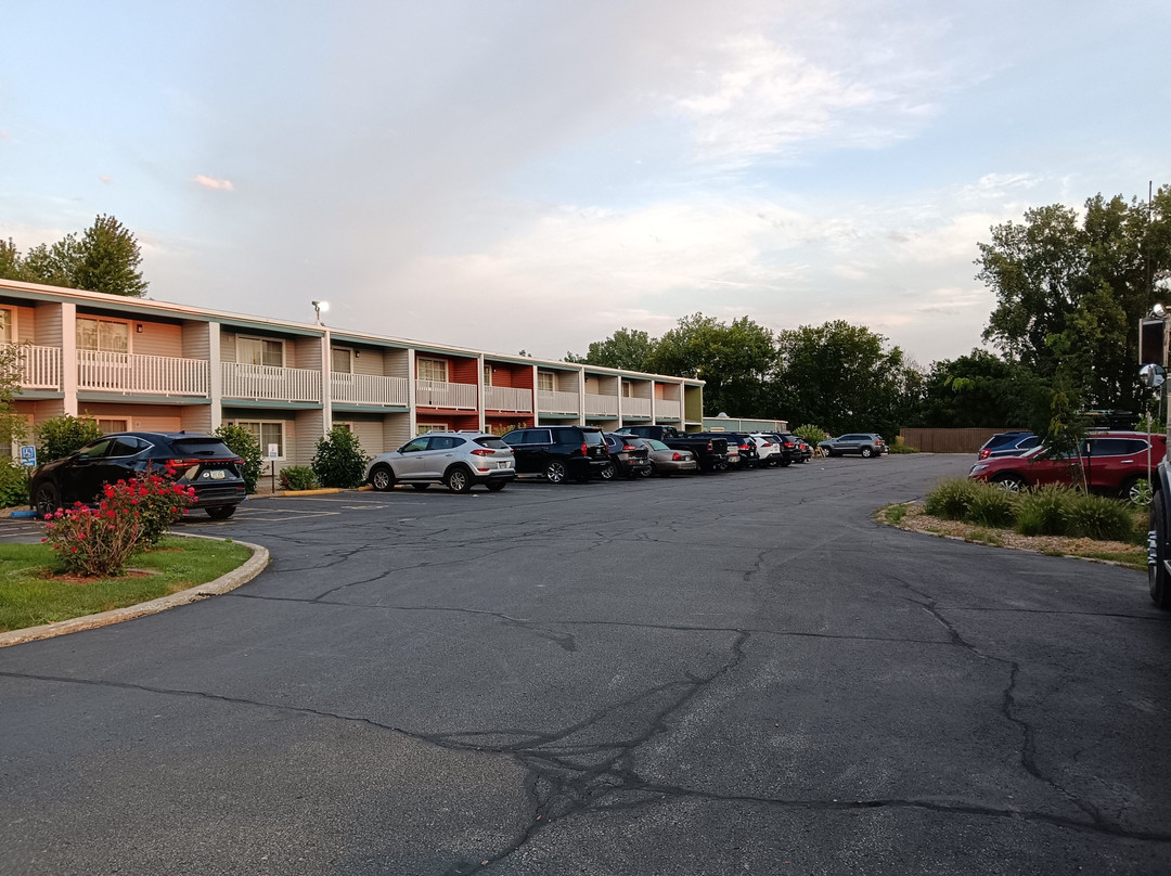 Travelodge by Wyndham Iowa City主图