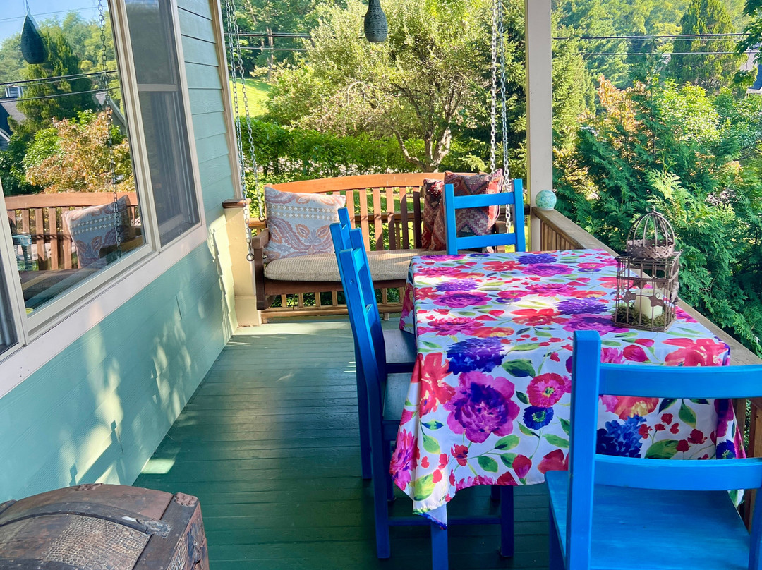 Moonshadow B&B主图