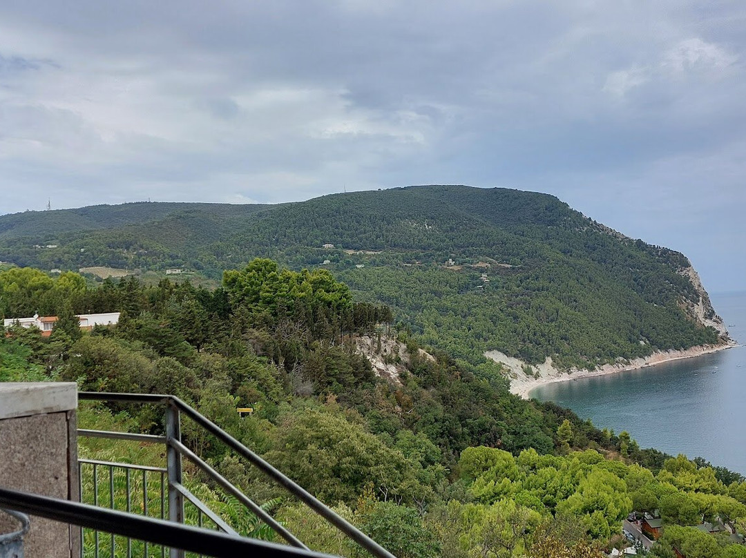 Terrazze del Conero-Sirolo必去景点