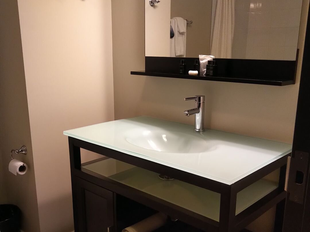 泰勒博恩因佩里亚套房酒店主图