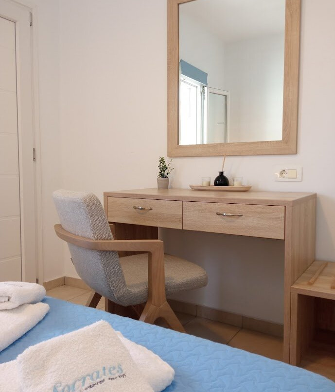 Socrates Apartments主图