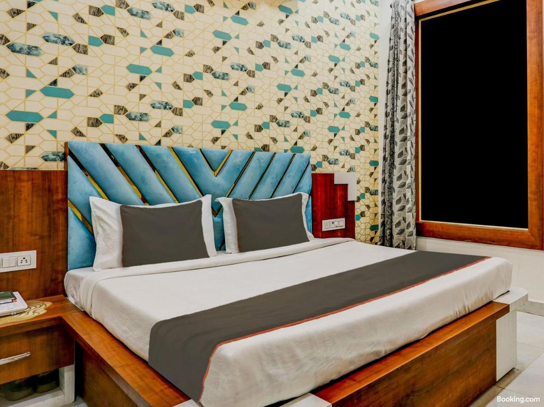 OYO Family Lodge